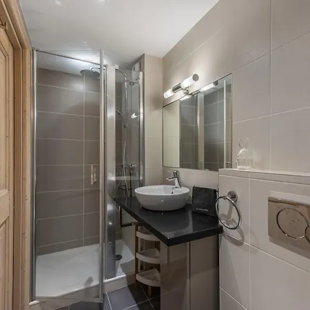 Familial A Avec Terrasse Et Parking Couvert - Fr-1-563-25 Apartamento Courchevel